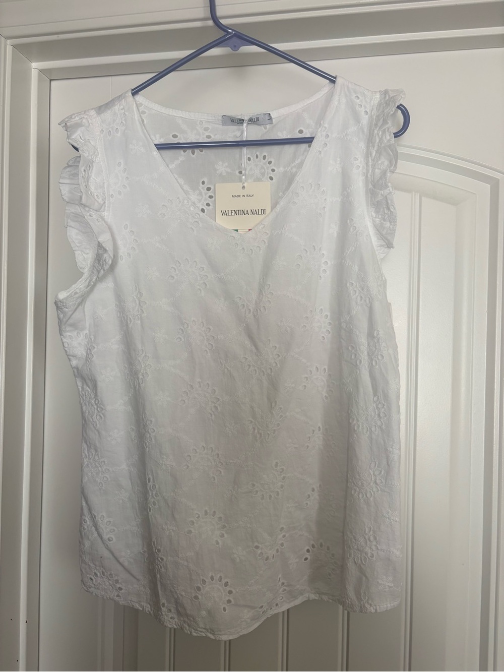 Valentina Naldi NWT White Eyelet V-Neck Sleeveless Top